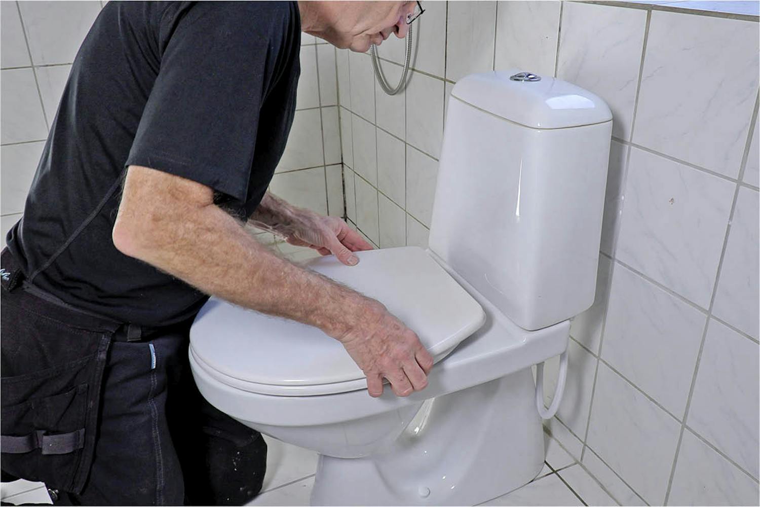 Toalettsitsen är lös Toalettsitsen är lös